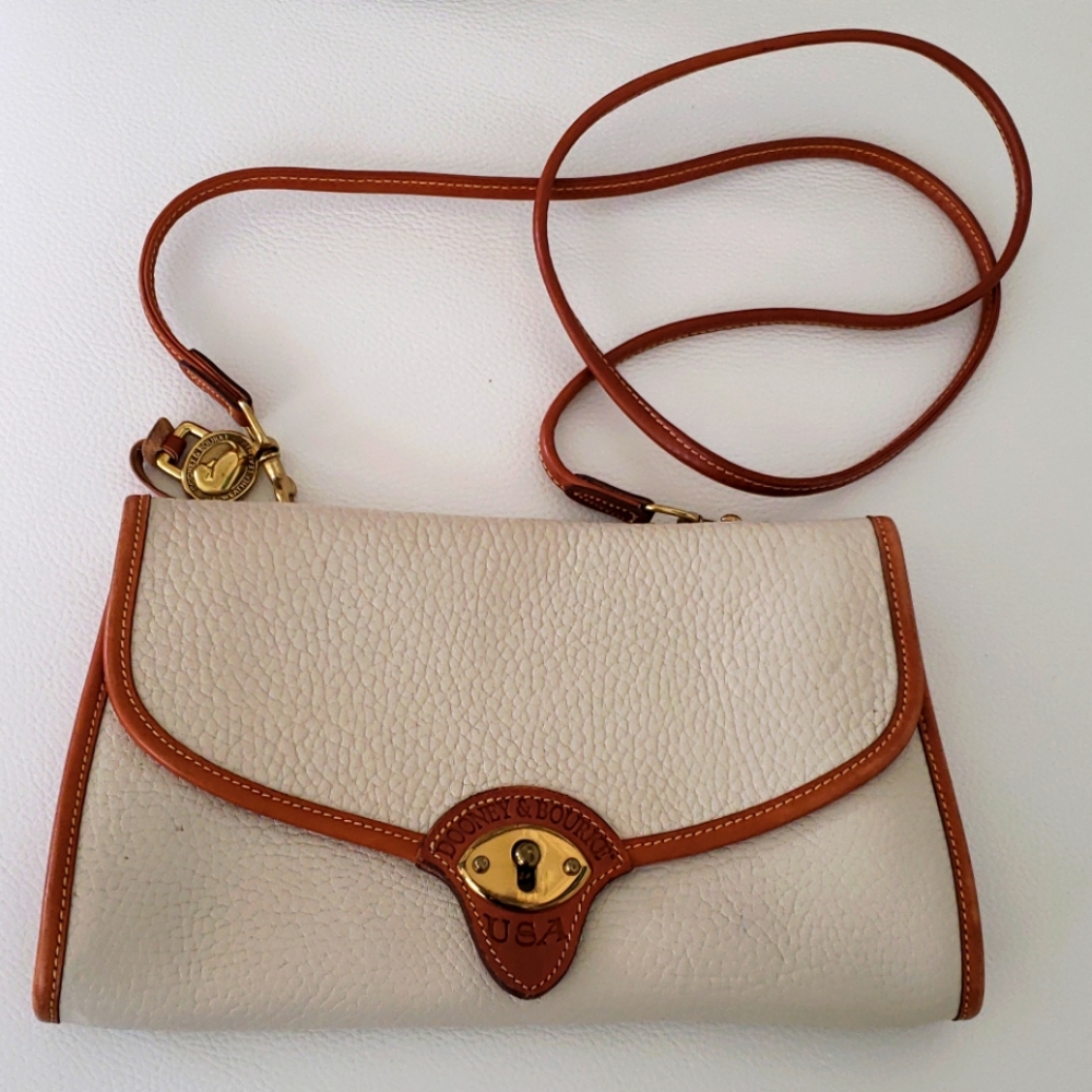 Dooney & Bourke authentic shoulder/hand bag